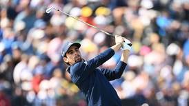 Joaquín Niemann y un pésimo arranque en el The Open de golf