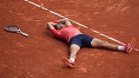 VIDEO | ¡Leyenda! Así festejó Novak Djokovic el título de Roland Garros
