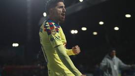 Diego Valdés aparece en destacado equipo ideal junto a Lionel Messi y Luis Suárez