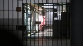 Sentencian a 15 años de cárcel a anciano de 85 que violó a sus tres nietas