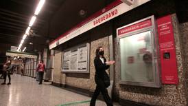 Metro de Santiago reestablece su servicio en toda la línea 1