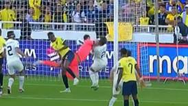 Final con polémica en Ecuador vs Uruguay: ex arquero de la U cometió grosero penal y Javier Castrilli reacciona furioso