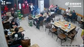 VIDEO | Conmoción en China por brutal golpiza a una mujer tras defenderse de ser acosada por hombre