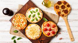 Receta de mini pizzas perfectas para hoy: Ricas, fáciles y rápidas