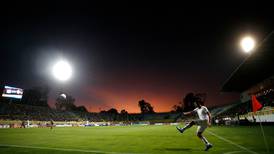 Infectólogo analizó el regreso del fútbol chileno: "Hay que ser más cautelosos"