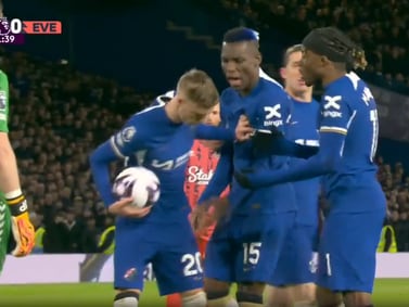 VIDEO | Grato ambiente laboral: jugadores del Chelsea protagonizaron bochornosa pelea por patear un penal
