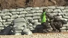 [Video viral] Militar chino salvó la vida de su cadete luego que le cayera una granada en sus pies