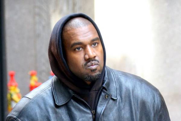Kanye West y su “esposa” son criticados por su extravagante look para ir a la iglesia