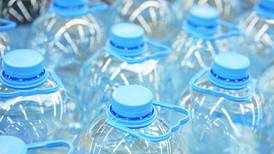 Analizamos los precios de botellones de agua en 5 supermercados: ¿Dónde están los mejores precios?