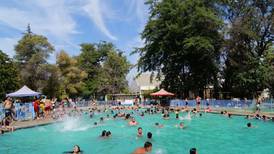 Visita las piscinas municipales de La Pintana y El Bosque: Conoce los horarios, precios y talleres