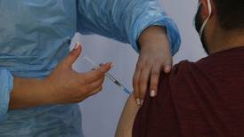 Covid-19: vacunación con cuarta dosis para mayores de 18 años comenzará en marzo