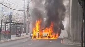 VIDEO | Grupo de 20 delincuentes roban bodega en Renca y queman dos vehículos para lograr huir