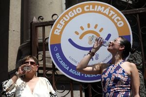 Hasta 35° en Santiago: Estos son los 25 refugios climáticos de la comuna para capear el calor