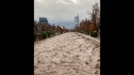 Casi al tope: Así está el Río Mapocho tras las lluvias en Santiago