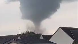 Video | Impresionante tornado fue registrado en Francia acompañado de tormentas de granizo