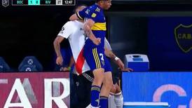 [VIDEO] ¡De no creer! Volante de Boca Juniors fue expulsado por segundo manotazo en Superclásico