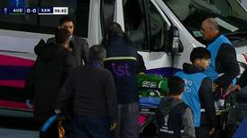 VIDEO | El duro choque de Gonzalo Ríos en Audax Italiano vs Santos por el que salió en ambulancia