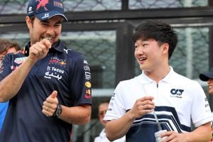 Yuki Tsunoda da pistas sobre futuro de Checo Pérez en Red Bull ante rumor de que podría ser reemplazado