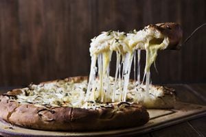 5 Pizzerías en Santiago que te transportarán a Italia de un solo mordisco