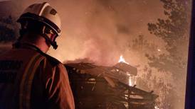 Alerta Roja por Incendio forestal en Valparaíso: Hay al menos 80 casas afectadas