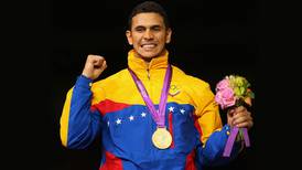 El esgrimista venezolano que pasó de medallista olímpico a repartidor de comida por la pandemia