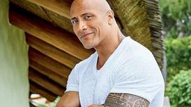 Dwayne Johnson "La Roca" rapea como "Maui" de Moana para una pequeña fan con cáncer