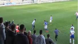 Ultras invadieron la cancha en España y agredieron a jugadores del equipo rival