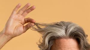 Olvídate de las canas amarillas con estos sencillos trucos caseros
