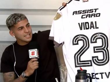 VIDEO | Un tesoro: jugador argentino mostró la camiseta que intercambió con Arturo Vidal