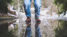 ¿Eres de las personas que se le mojan los zapatos con la lluvia? Déjalos impermeables con sencillos trucos