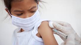 Por primera vez: prueban vacuna contra COVID-19 de AstraZeneca en niños de 6 años
