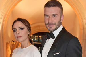 Victoria Beckham presume sus habilidades para surfear y le llueven halagos