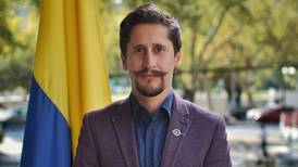 ¿Quién es Sebastián Guanumen, el polémico nuevo embajador de Colombia en Chile? 