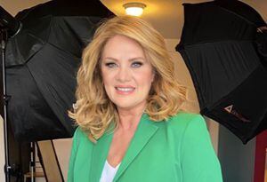 Erika Buenfil se une a la tendencia Barbie con poderoso mensaje