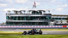 Fórmula 1: Lewis Hamilton saldrá a defender su 'Pole Position' en el Gran Premio de Gran Bretaña