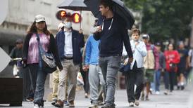 Bajan las temperaturas y anuncian precipitaciones: ¿Qué día llueve esta semana en Santiago?