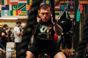 Canelo Álvarez enfrentaría a boxeador que lleva dos años sin pelear por problemas mentales