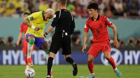 VIDEO | ¿El mejor lujo del Mundial? Neymar "bailó" al árbitro y a dos jugadores de Corea del Sur en los octavos de final de Qatar 2022
