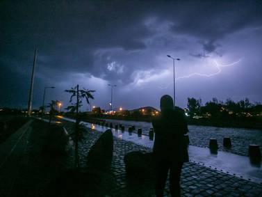 Emiten aviso por posibles tormentas eléctricas en dos regiones del país