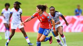 Jugadora del fútbol chileno ninguneó a Carla Guerrero tras fracaso de La Roja Femenina
