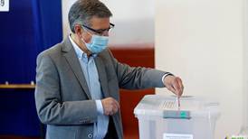 Joaquín Lavín tras votar en las primarias: “Es probable que hoy se elija al próximo Presidente”