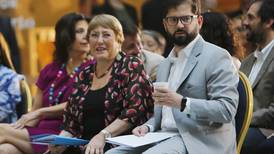 VIDEO | Con un gran abrazo como saludo: Revisa cómo fue el reencuentro del Presidente Boric con Bachelet