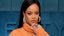 Rihanna sorprende con radical cambio de look