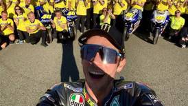 Valentino Rossi se retiró del Moto GP entre una ovación y con siete títulos del mundo bajo el brazo