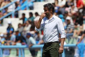 Unión Española mira para Argentina y trae a un conocido de Emiliano Vecchio para reforzar el ataque