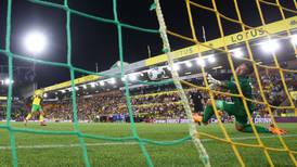 VIDEO | Golazo: Marcelino Núñez picó su penal en el Norwich City a lo Alexis Sánchez en Copa América