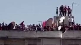 [VIDEO] Cientos de hinchas celebran gol desde edificio en Siria