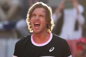 FOTO | Así se relaja Nicolás Jarry antes de enfrentar a Casper Ruud en los octavos de final de Roland Garros