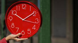 ¡Se atrasan los relojes! Esta es la fecha OFICIAL del cambio de hora en Chile