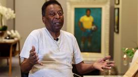 Comienzan los rezos: figuras del fútbol mundial en vilo ante crítica situación de salud de Pelé